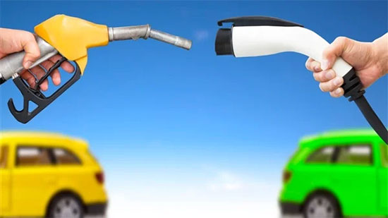
تعرف على الفرق بين سيارات الوقود التقليدي وتكنولوجيا المحركات الكهربائية الحديثة