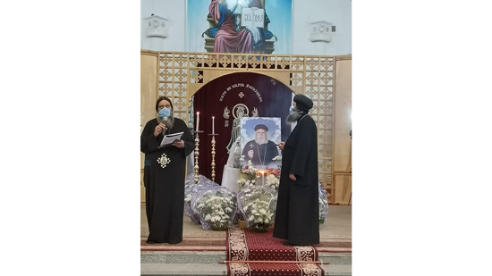 الأنبا بيمن يترأس جنازة شقيقة الأكبر القمص ساويرس هارون