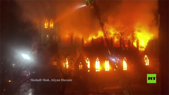 فيديو.. اخماد حريق اندلع بكنيسة القديس مرقص الأثرية في لندن