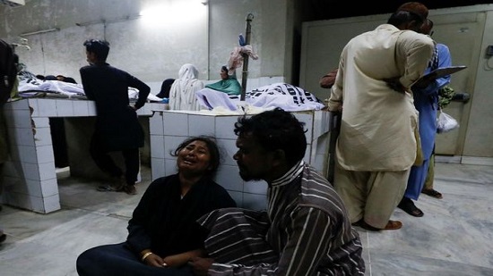  مصرع 11 شخصا في تدافع خلال توزيع مساعدات غذائية بباكستان 
