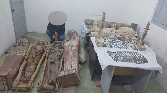 أكبر ضبطية آثار في مصر.. العثور على 1118 قطعة أثرية بحوزة موظف فى أسيوط