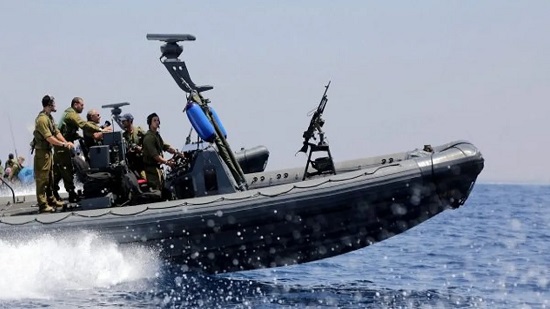  زوارق الجيش الإسرائيلي تقصف من البحر قبالة رفح الفلسطينية
